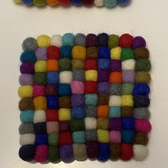Colorful Durable felt balls Trivet coasters - set of 4 - Picture 2 of 6
